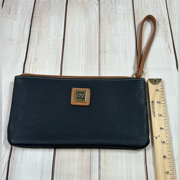 NWOT Stone Mountain Black and Tan Wristlet/Purse Pouch. - Picture 6 of 6